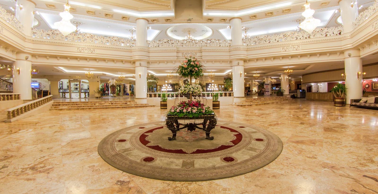 لابی هتل بین‌المللی قصر مشهد