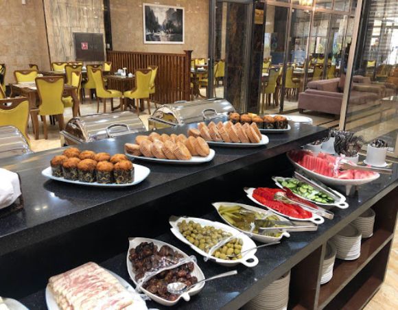 سالن صبحانه آتامان