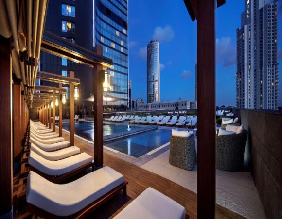 استخر روباز هتل هیلتون