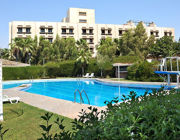 استخر روباز هما