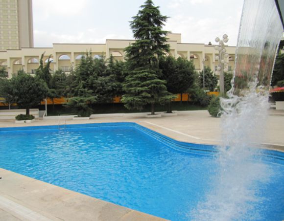 استخر روباز اوین