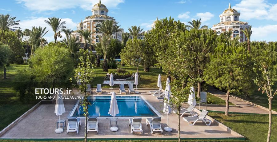 استخر روباز تایتانیک