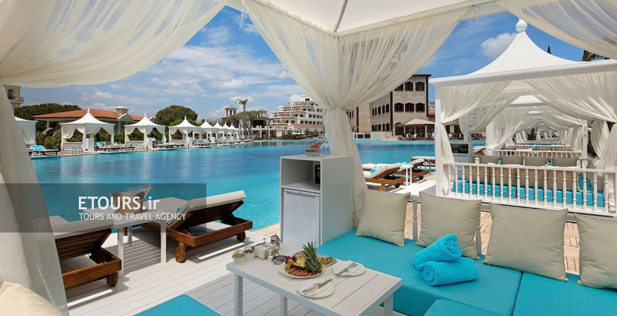 استخر روباز تایتانیک