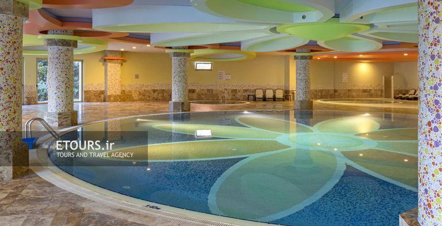 استخر سرپوشیده رویال